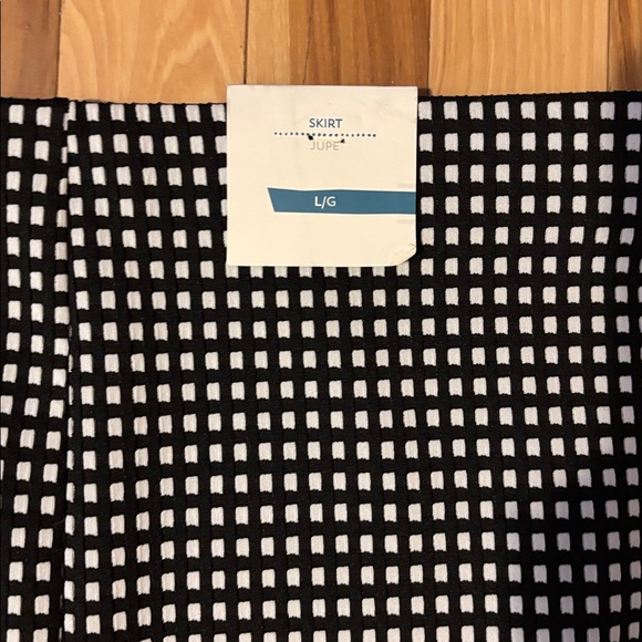 Old Navy Black and White Pencil Skirt FREE SHIPPING - Picture 3 of 6